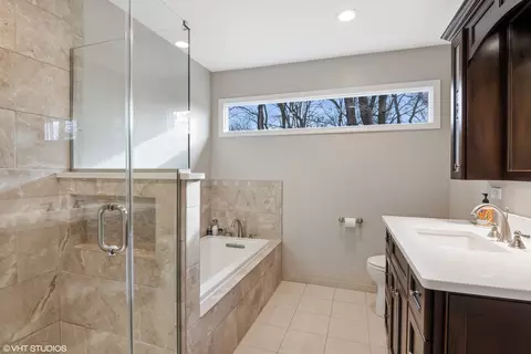 Bath - 165 Hamilton Ln, Wheaton, IL 60189 photo 1 of 4