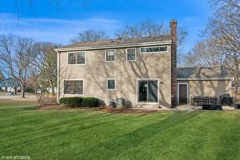 Exterior - 165 Hamilton Ln, Wheaton, IL 60189 photo 11 of 12