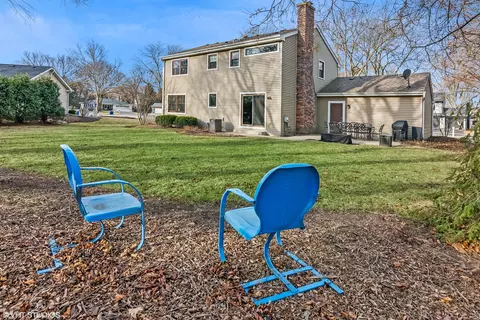 Exterior - 165 Hamilton Ln, Wheaton, IL 60189 photo 8 of 12