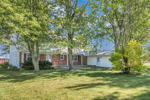 Exterior - 910 Cr 2200 Rd E, Sidney, IL 61877 photo 2 of 12
