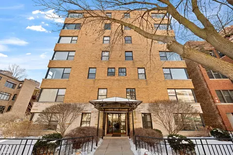 525 W Aldine Ave #403, Chicago, IL 60657
