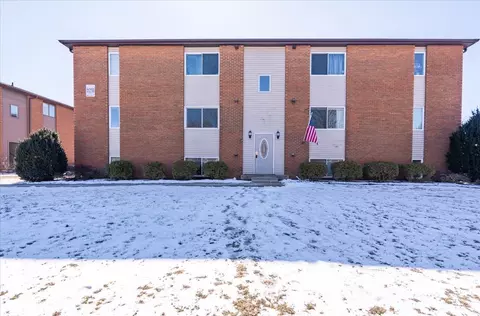 4 Willedrob Rd #3, Bloomington, IL 61701