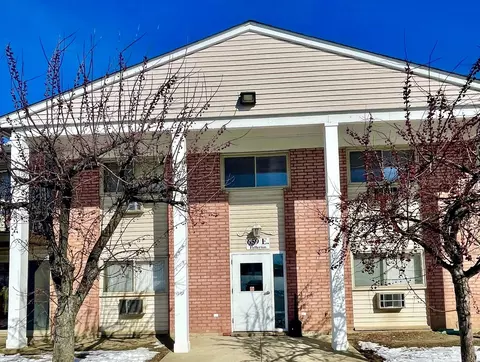 659 E Fullerton Ave #105, Glendale Heights, IL 60139
