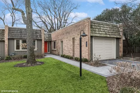 1936 Somerset Ln, Northbrook, IL 60062
