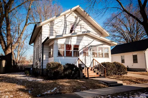 1104 S Lee St, Bloomington, IL 61701