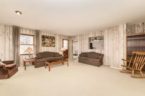 714 Polynesian Dr, Des Plaines, IL 60016 photo 4