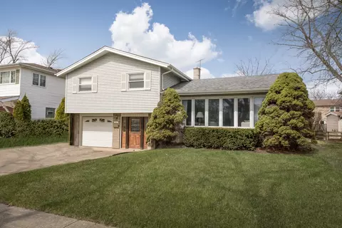 714 Polynesian Dr, Des Plaines, IL 60016