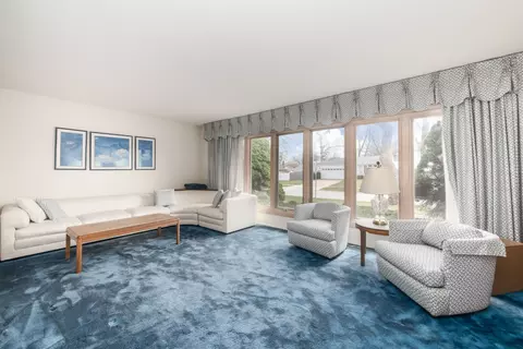 714 Polynesian Dr, Des Plaines, IL 60016 photo 5