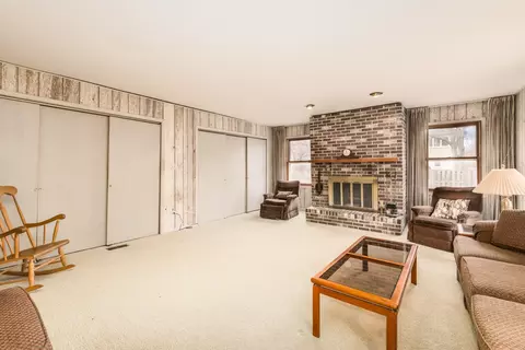 714 Polynesian Dr, Des Plaines, IL 60016 photo 3