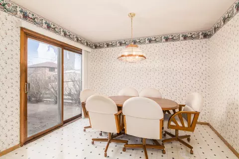 714 Polynesian Dr, Des Plaines, IL 60016 photo 10