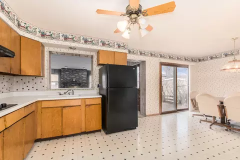 714 Polynesian Dr, Des Plaines, IL 60016 photo 7