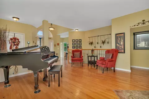 405 Hackney Ln, Oswego, IL 60543 photo 2