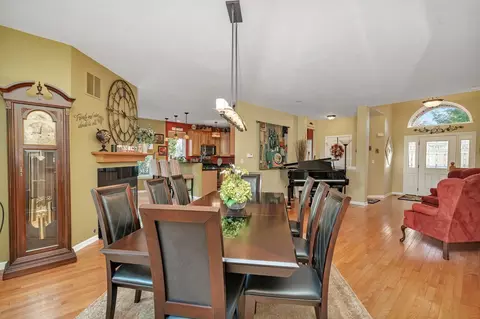 405 Hackney Ln, Oswego, IL 60543 photo 4
