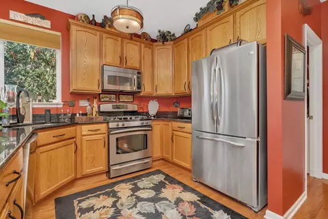 405 Hackney Ln, Oswego, IL 60543 photo 8