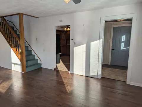 Living - 2840 W Scioto Mills Rd, Freeport, IL 61032 photo 3 of 6