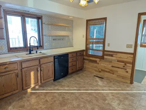 Kitchen - 2840 W Scioto Mills Rd, Freeport, IL 61032 photo 2 of 3