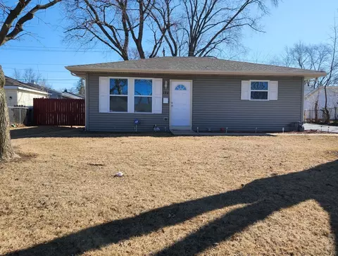 102 Caddy Ave, Carpentersville, IL 60110