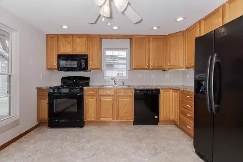 8164 Pine Ave, Downs, IL 61736 photo 3