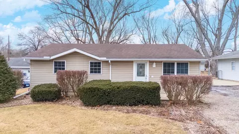 8164 Pine Ave, Downs, IL 61736