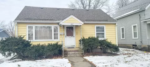 557 Charles St, Aurora, IL 60506