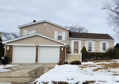 725 Buffalo Cir, Carol Stream, IL 60188