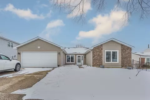 112 Green Meadows Dr, Glendale Heights, IL 60139