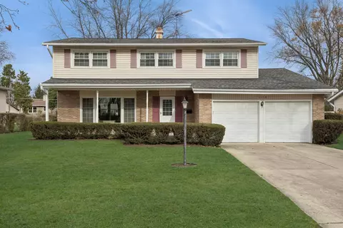 1116 E Dogwood Ln, Mount Prospect, IL 60056