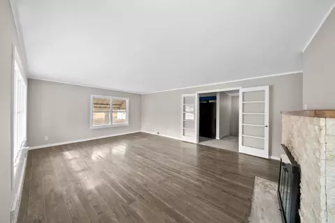 Living - 419 E Steward St, Plano, IL 60545 photo 1 of 4