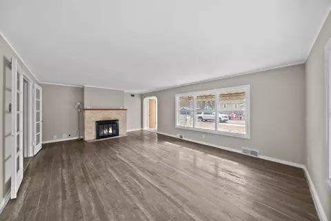 Living - 419 E Steward St, Plano, IL 60545 photo 2 of 4