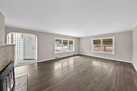Living - 419 E Steward St, Plano, IL 60545 photo 3 of 4