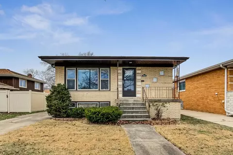 8956 S Mozart Ave, Evergreen Park, IL 60805