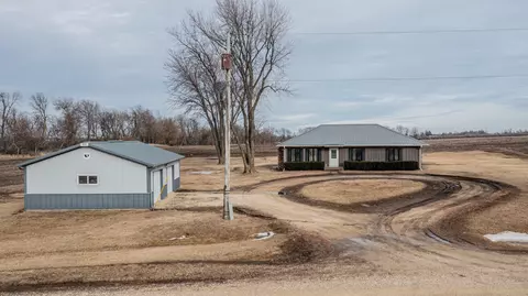 794 Carnahan Rd, Compton, IL 61318 photo 3