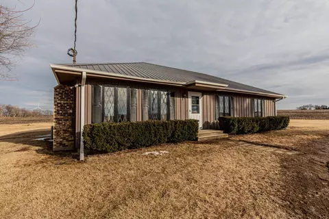 794 Carnahan Rd, Compton, IL 61318 photo 2