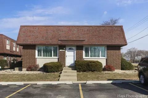 2572 Berkshire Ct, Waukegan, IL 60087