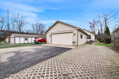 517 Mildred Ave, Cary, IL 60013