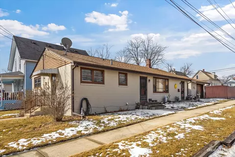 202 Arnold Ave, Aurora, IL 60506