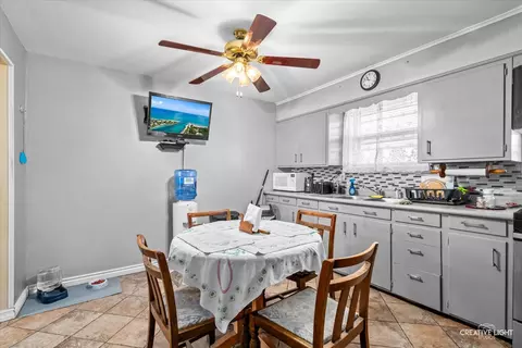 202 Arnold Ave, Aurora, IL 60506 photo 5