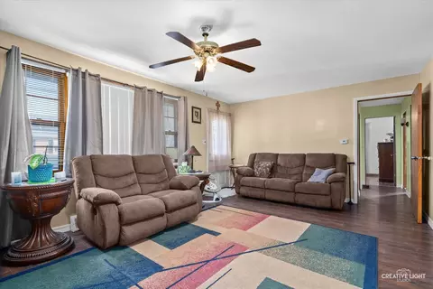 202 Arnold Ave, Aurora, IL 60506 photo 2