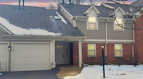 2833 Meadow Ln #X2, Schaumburg, IL 60193