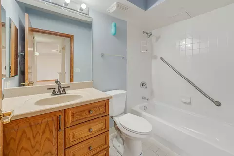 Bath - 650 S River Rd #708, Des Plaines, IL 60016 photo 2 of 2