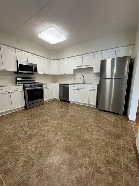 Kitchen - 650 S River Rd #708, Des Plaines, IL 60016 photo 1 of 1