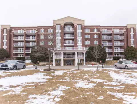 7041 W Touhy Ave #202, Niles, IL 60714