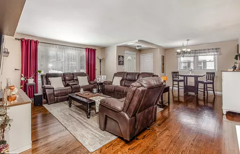 109 N Marion Ave, Bartlett, IL 60103 photo 3