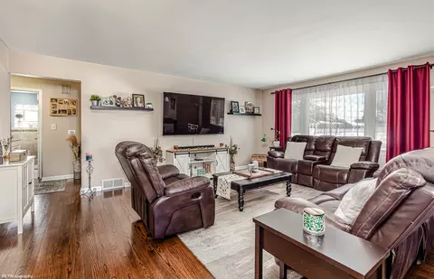 109 N Marion Ave, Bartlett, IL 60103 photo 4