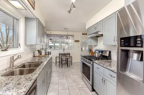 109 N Marion Ave, Bartlett, IL 60103 photo 5