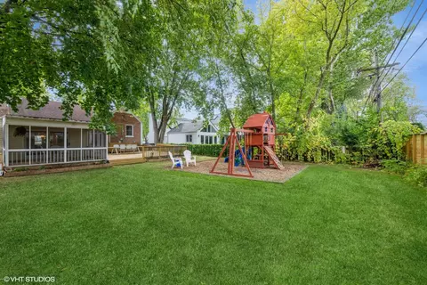 53 Williamsburg Rd, Evanston, IL 60203 photo 4