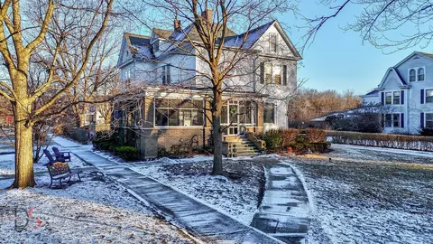 Exterior - 11 Gridley Pl, Ottawa, IL 61350 photo 2 of 7