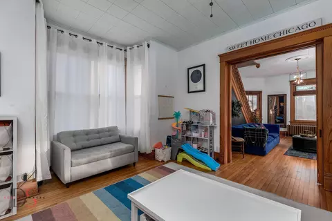 Living - 11 Gridley Pl, Ottawa, IL 61350 photo 2 of 3