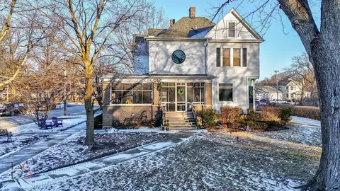 11 Gridley Pl, Ottawa, IL 61350