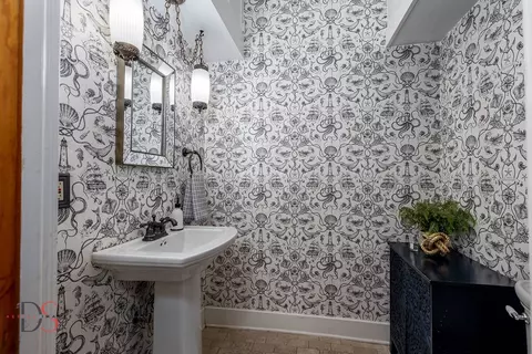 Bath - 11 Gridley Pl, Ottawa, IL 61350 photo 1 of 3